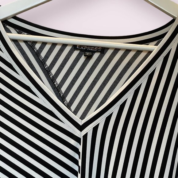 Express Asymmetric Top - Picture 2 of 3